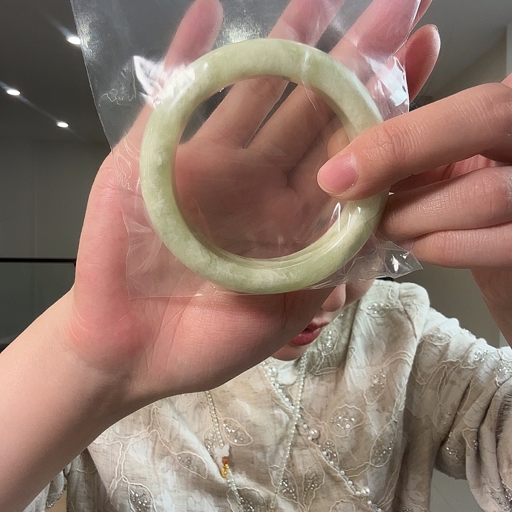 里****蛇纹石玉未镶嵌颈饰