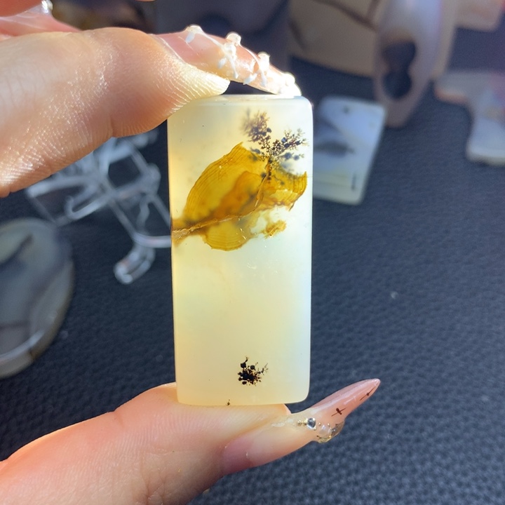 光****玛瑙/玉髓未镶嵌颈饰