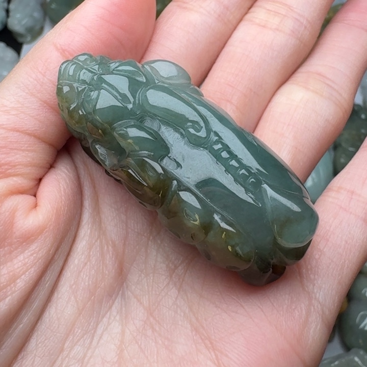 翡翠未镶嵌颈饰铜钱貔貅