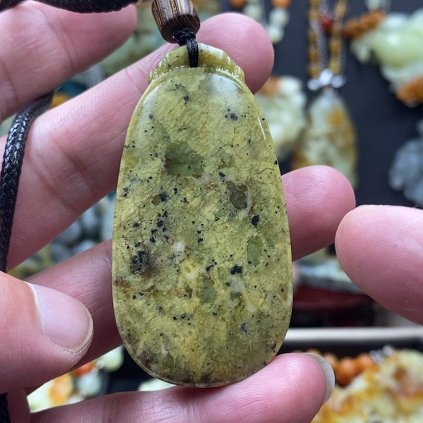 【闪购商品】蛇纹石玉吊坠未镶嵌