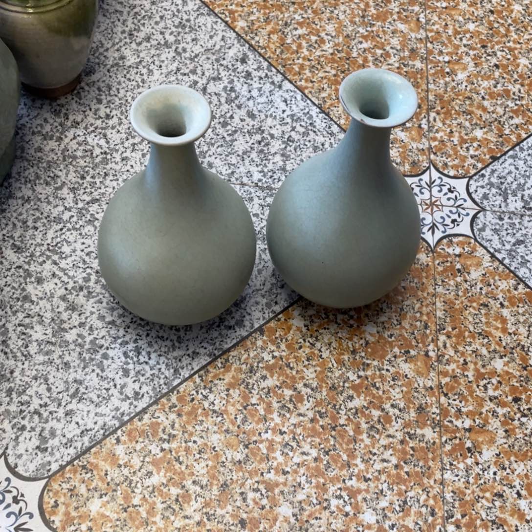 赏品两个瓶子一块