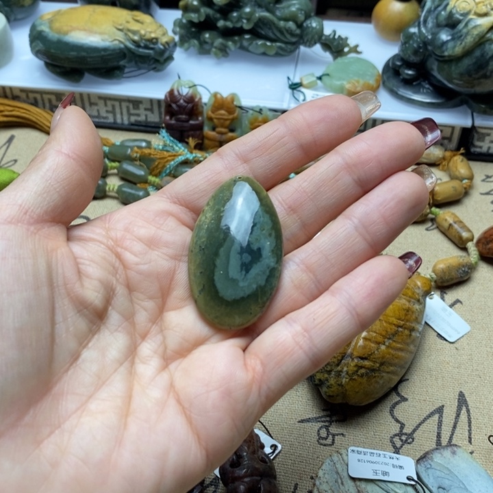 透闪石质玉手把未镶嵌