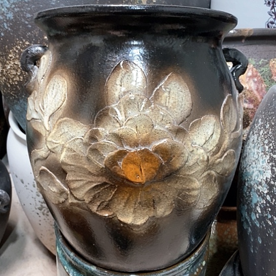 紫砂花盆口24高度30黑贴花