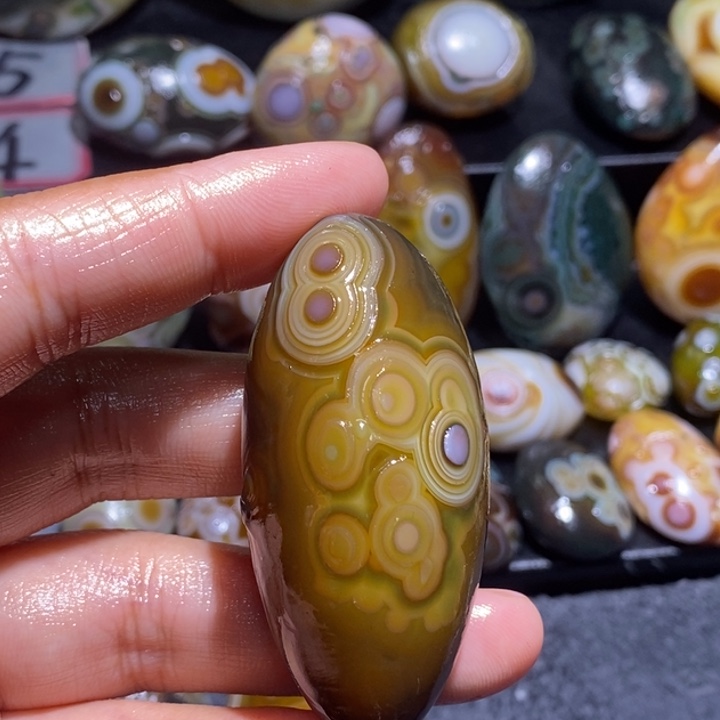 玛瑙/玉髓未镶嵌珠宝奇石150