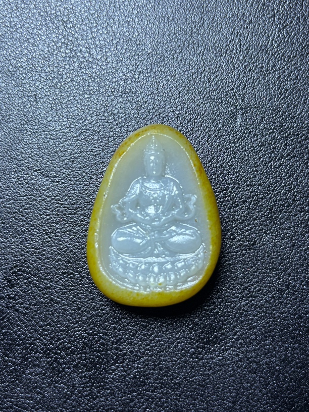 和田玉正装坐莲观音吊坠