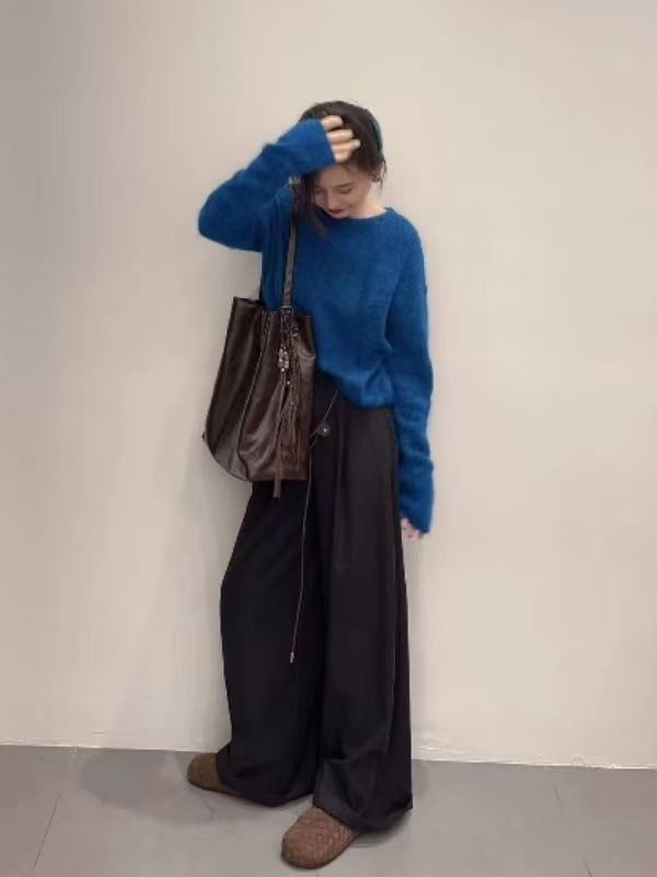 韩系慵懒风时尚蓝色套头毛衣