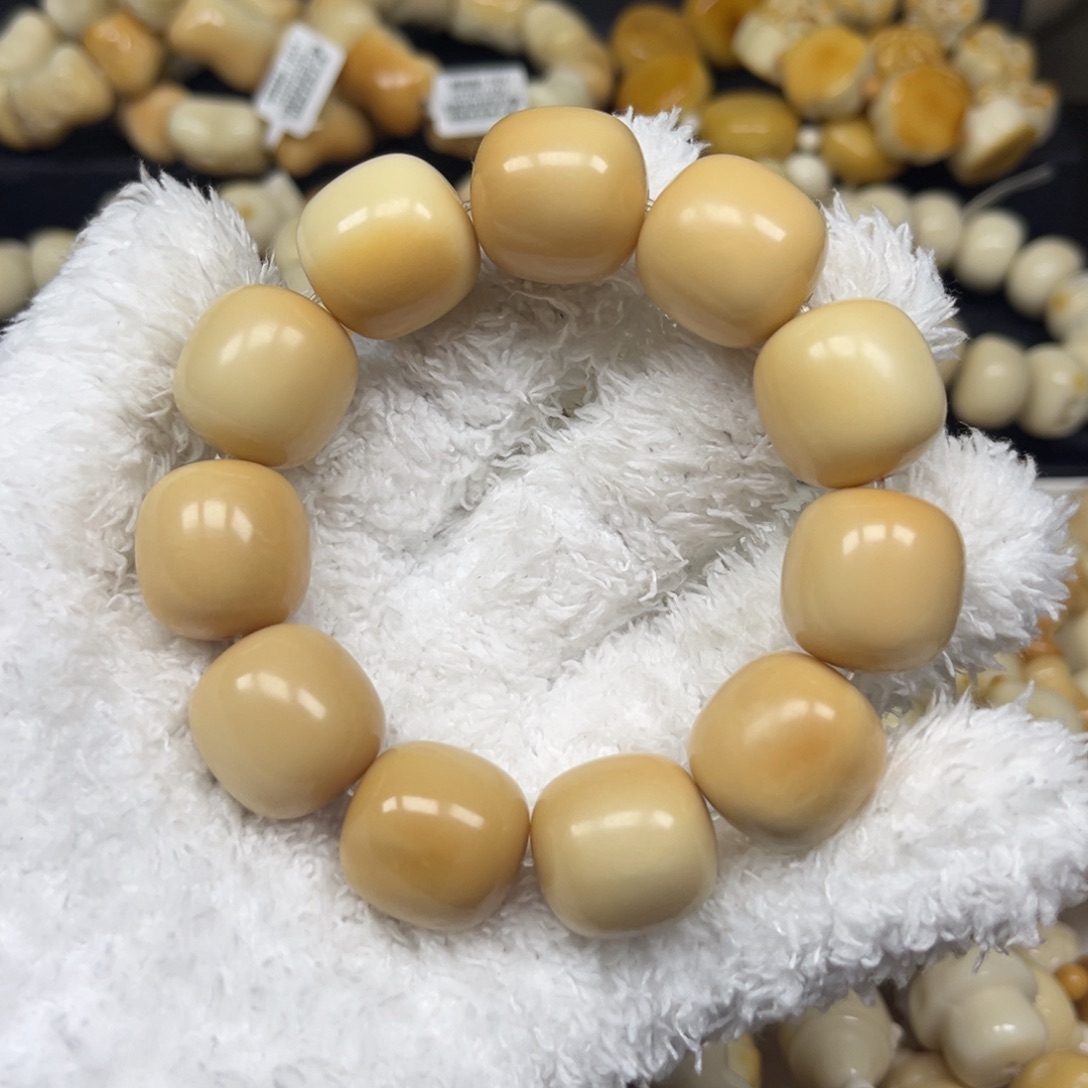 白玉菩提手串8.1.28微瑕糖心桶
