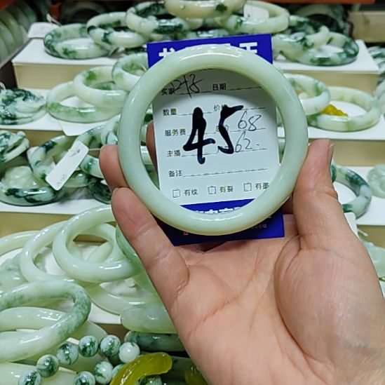 叶***i透闪石-蛇纹石玉未镶嵌手镯