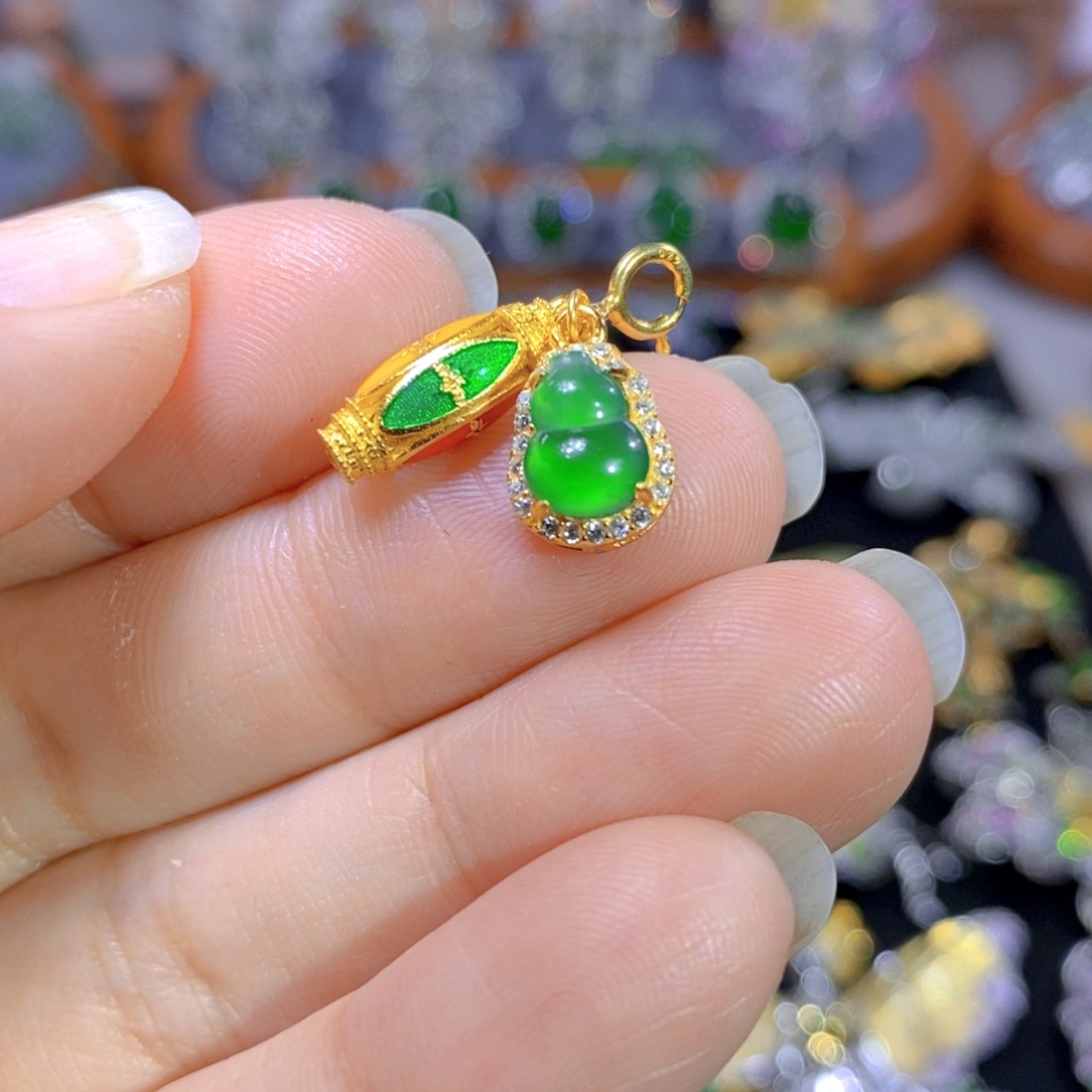 翡翠颈饰银S925镶嵌天然翡翠