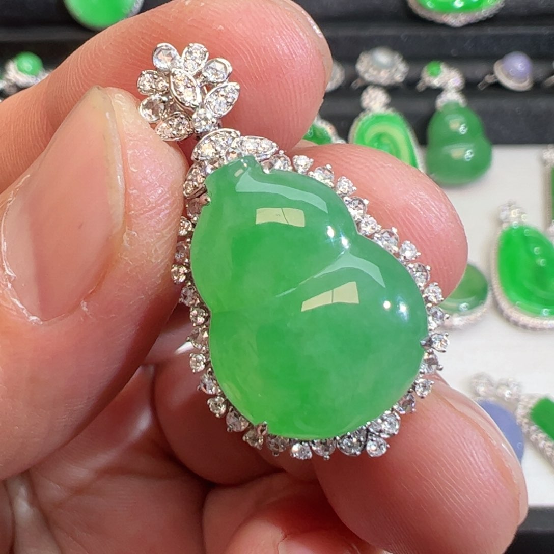 翡翠吊坠(不含链)18K金镶嵌