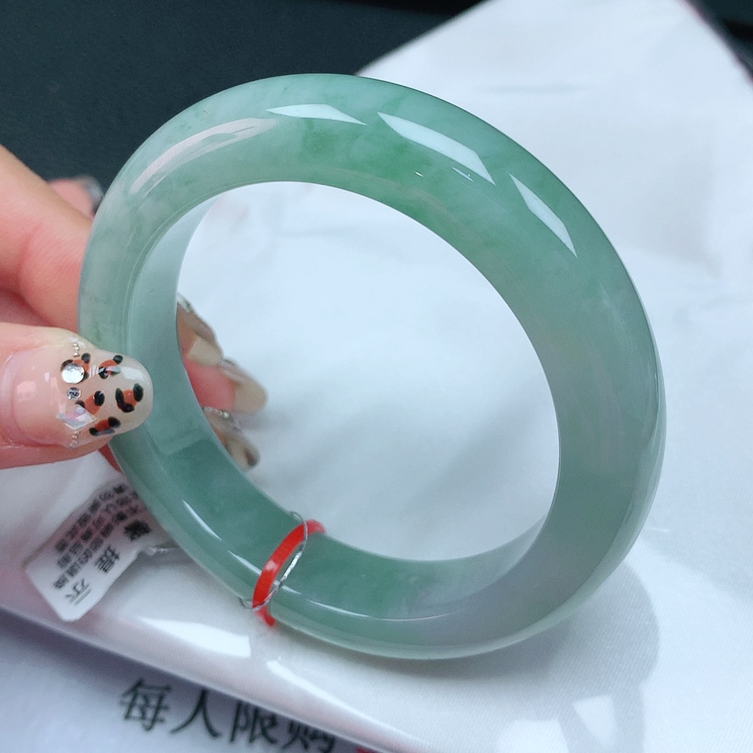 翡翠手镯未镶嵌54圈