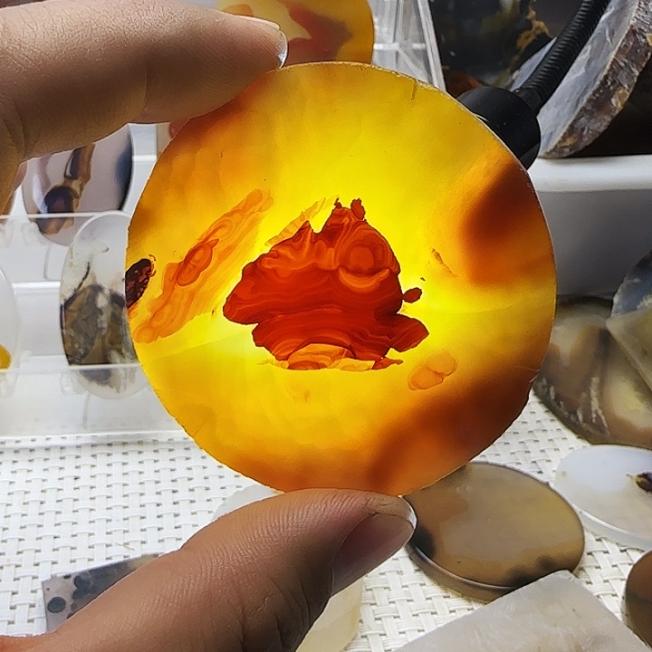 玛瑙/玉髓未镶嵌珠宝奇石