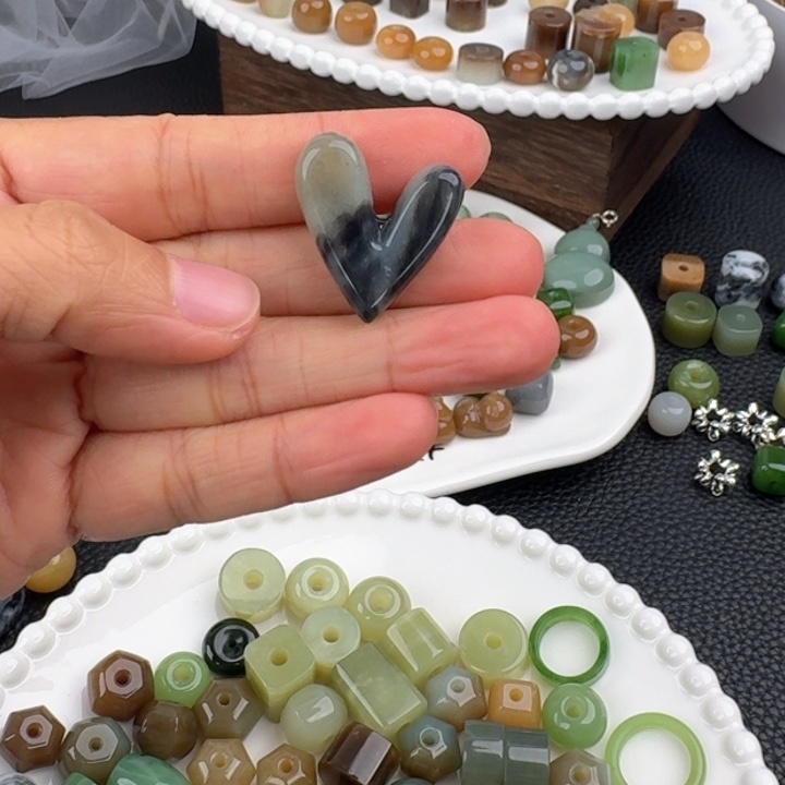 和田玉（糖玉）未镶嵌颈饰