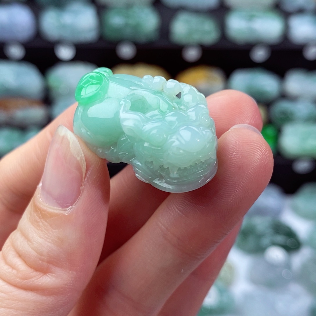 翡翠颈饰未镶嵌天然