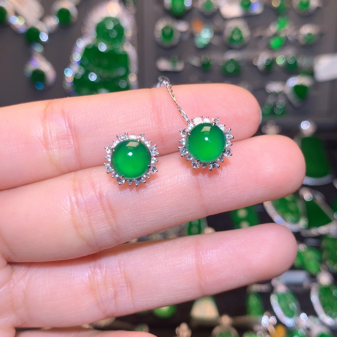 翡翠耳饰18K金镶嵌蛋面