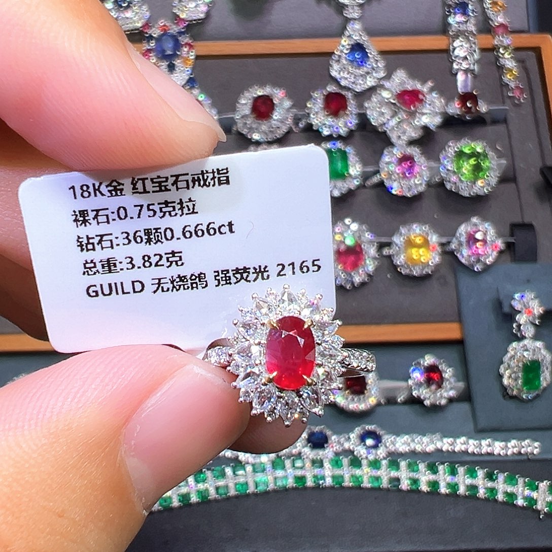 红宝石戒指18K金镶嵌