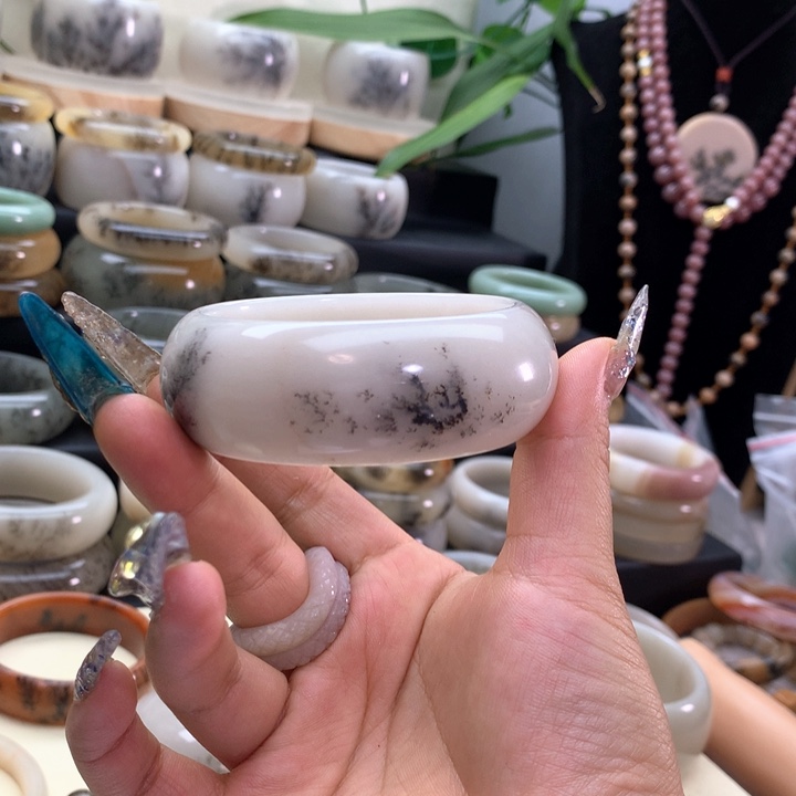 小***灵石英岩玉合金手镯