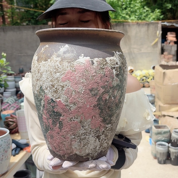 口径20高28一个油画