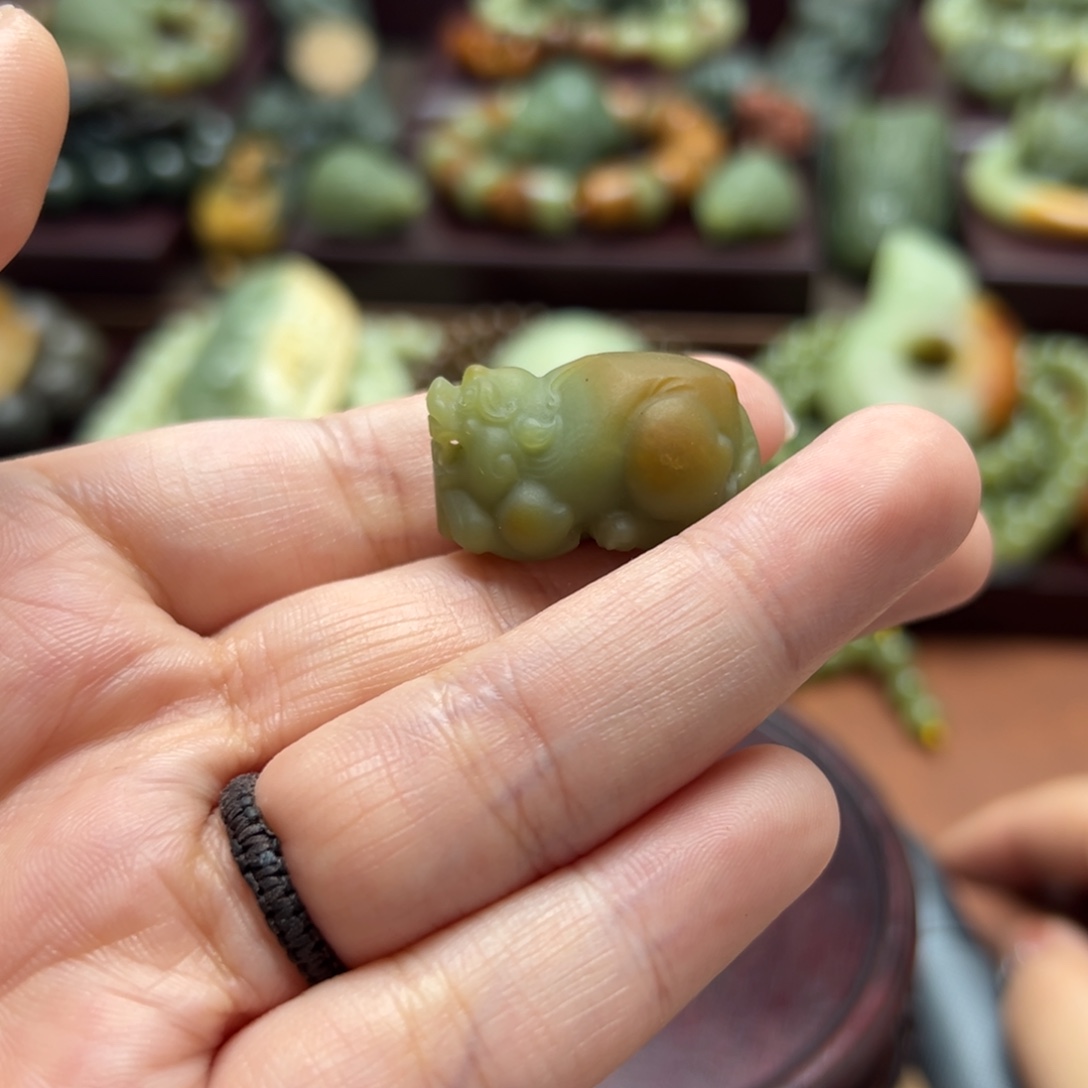 和田玉（糖玉）未镶嵌珠宝奇石