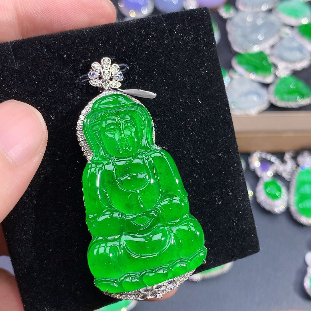 颈饰18K金镶嵌翡翠