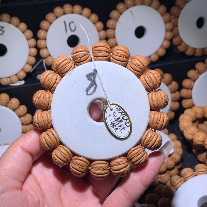 丽***利桃核手串正圆金丹