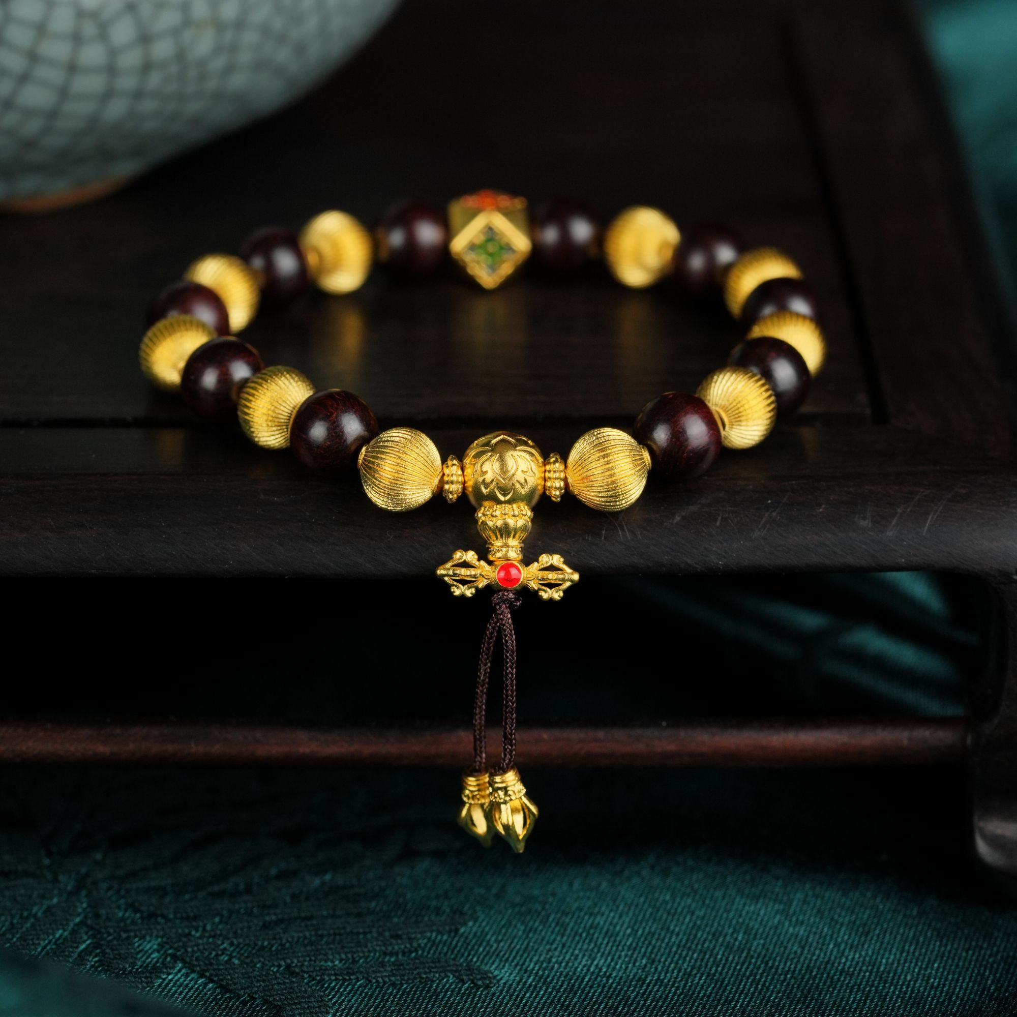 ZOCAI/佐卡伊古法黄金小叶紫檀足金金刚杵猫眼珠手串 S04855