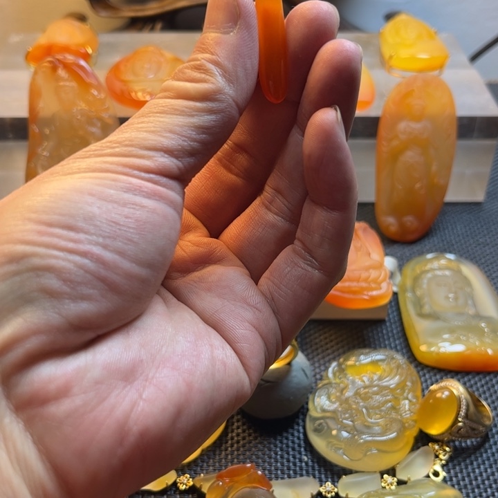 石英质玉颈饰未镶嵌棉**了