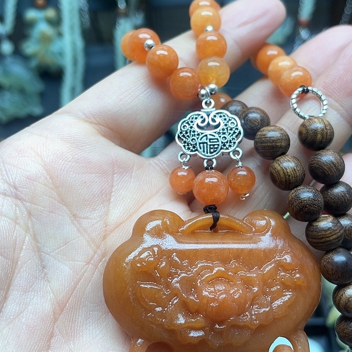 未镶嵌蛇纹石玉颈饰