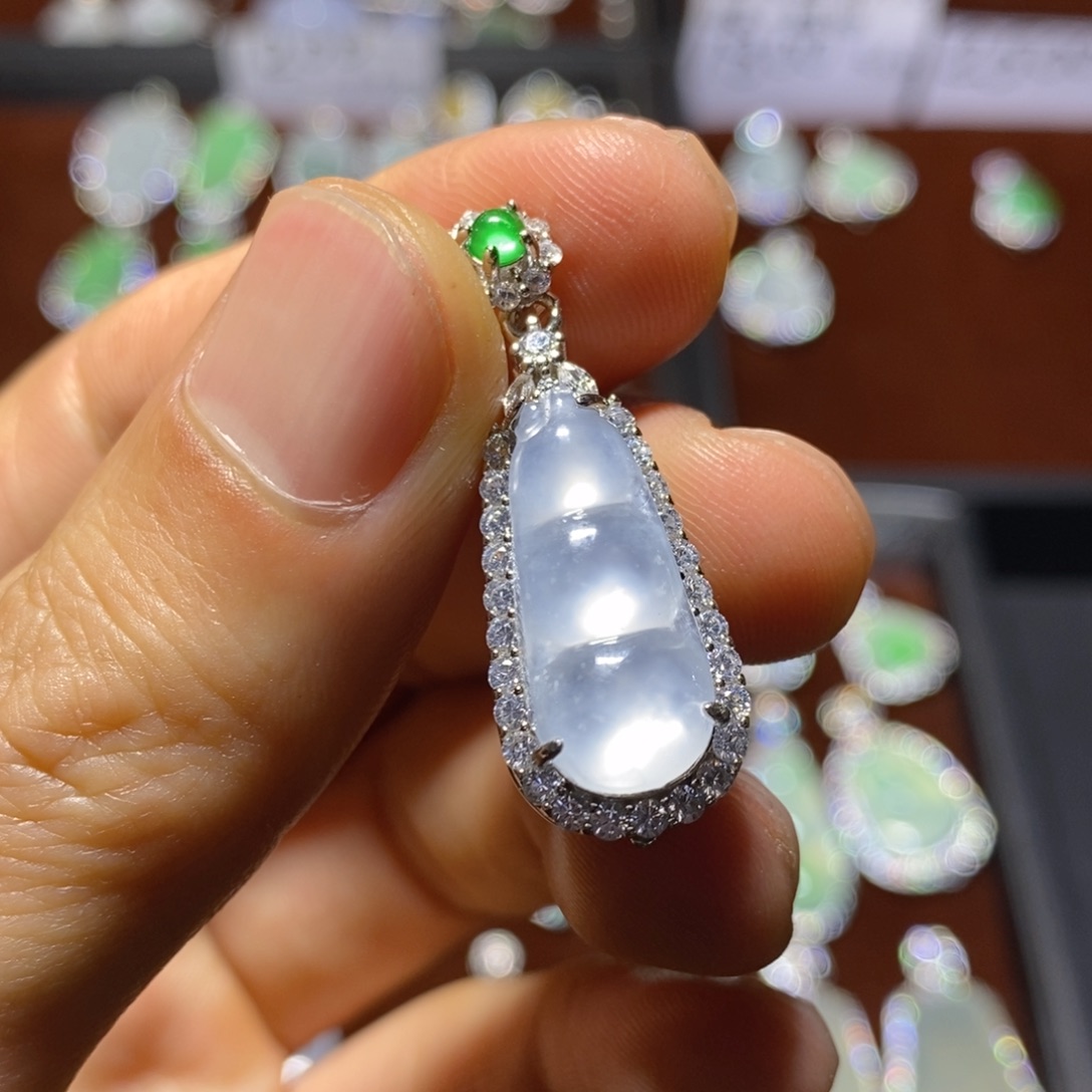 翡翠颈饰银S925镶嵌玻璃钢豆子