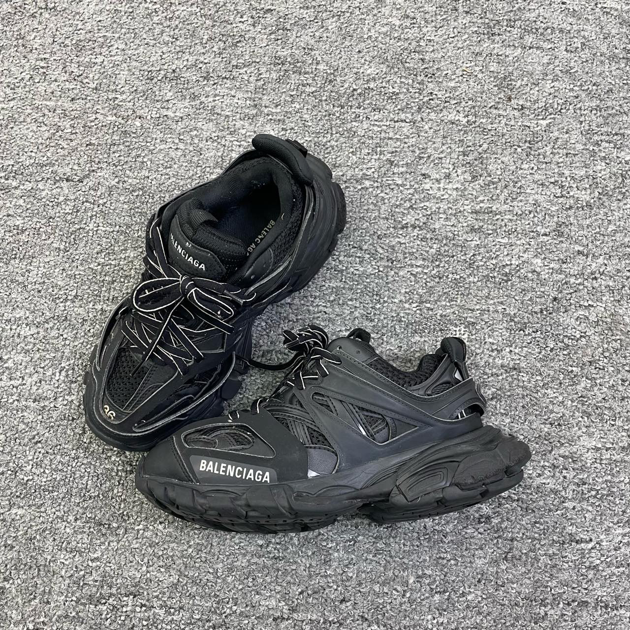 95新 Balenciaga/巴黎世家 36码/track黑色老爹鞋/瑕疵/11706