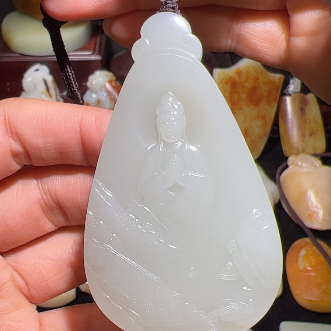 和田玉未镶嵌把件