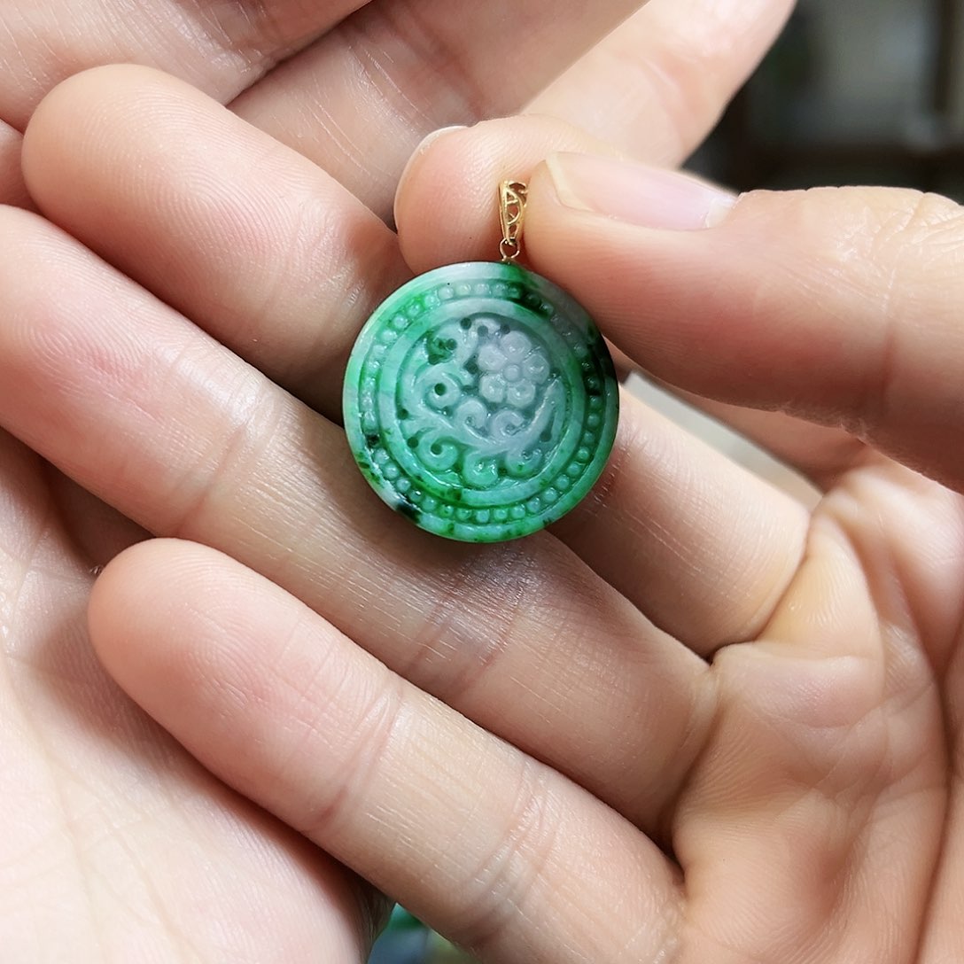 翡翠颈饰18K金镶嵌吊坠