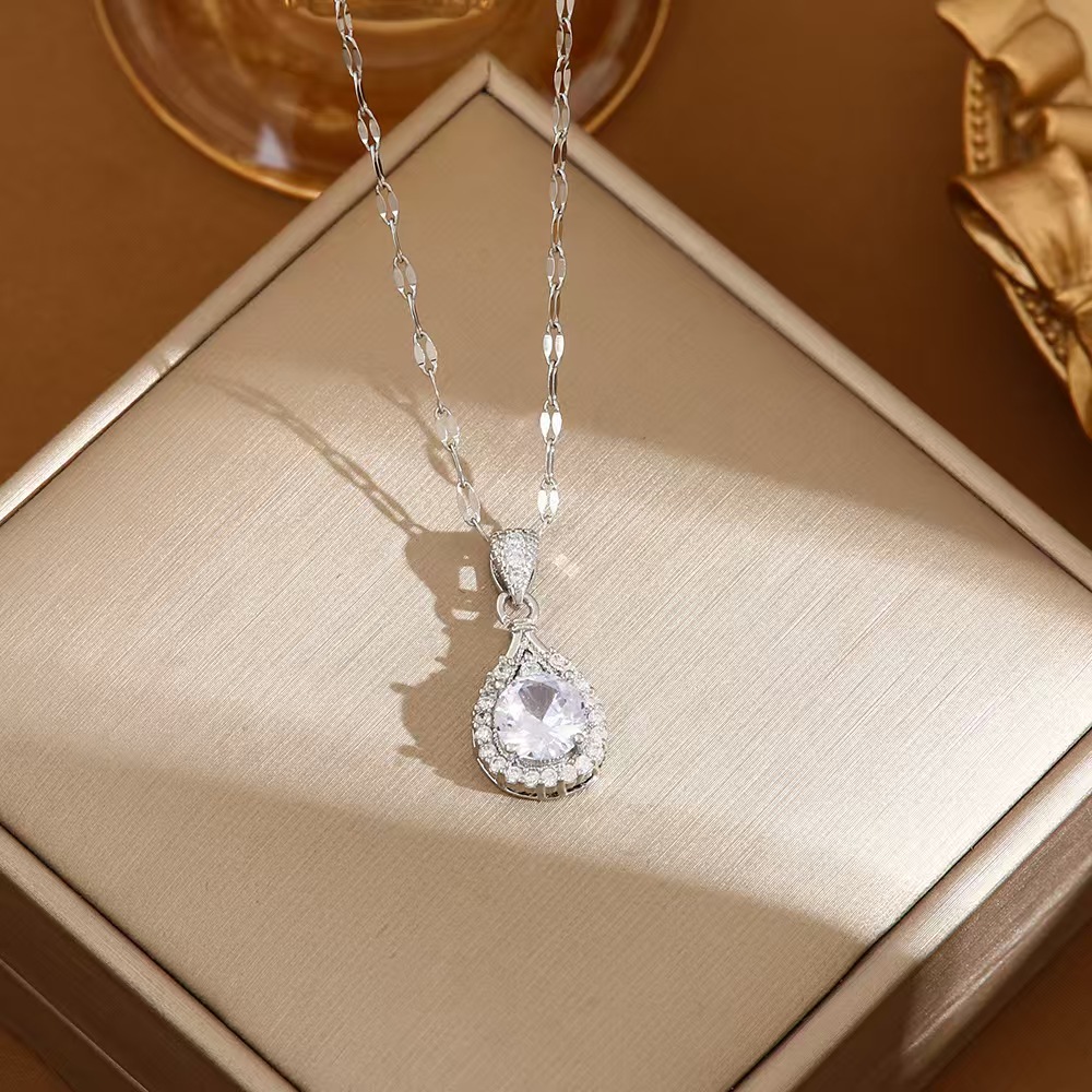 钛钢项链 时尚轻奢气质简约简约坠链经典百搭满钻钛钢锁骨项链