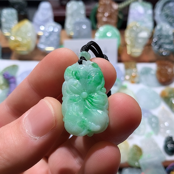 翡翠颈饰未镶嵌挂件