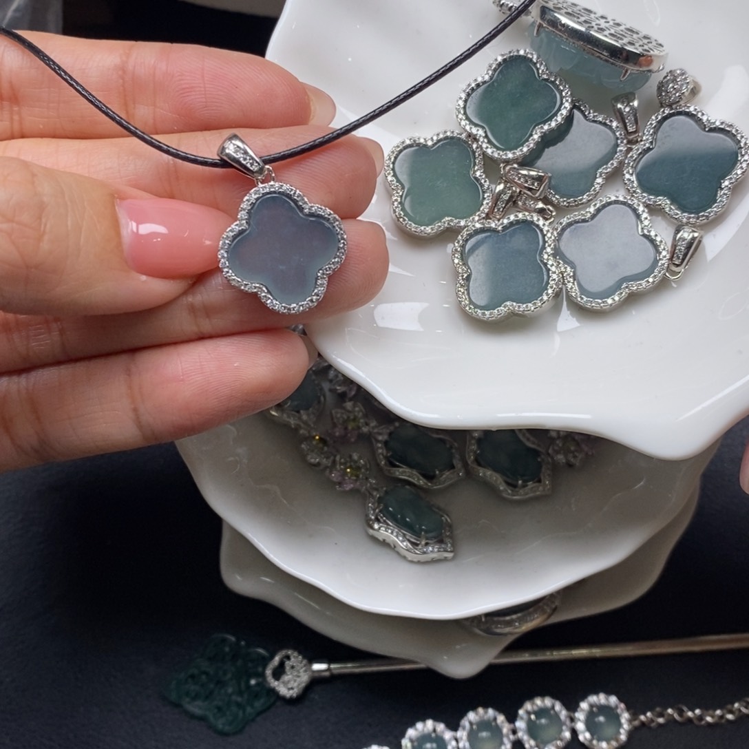 翡翠颈饰未镶嵌翡翠