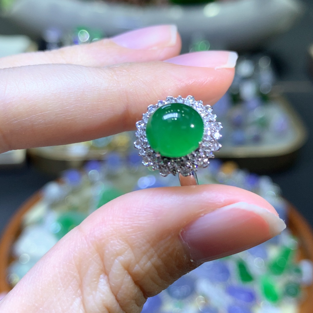 【闪购商品】翡翠颈饰18K金镶嵌翡翠吊坠项链