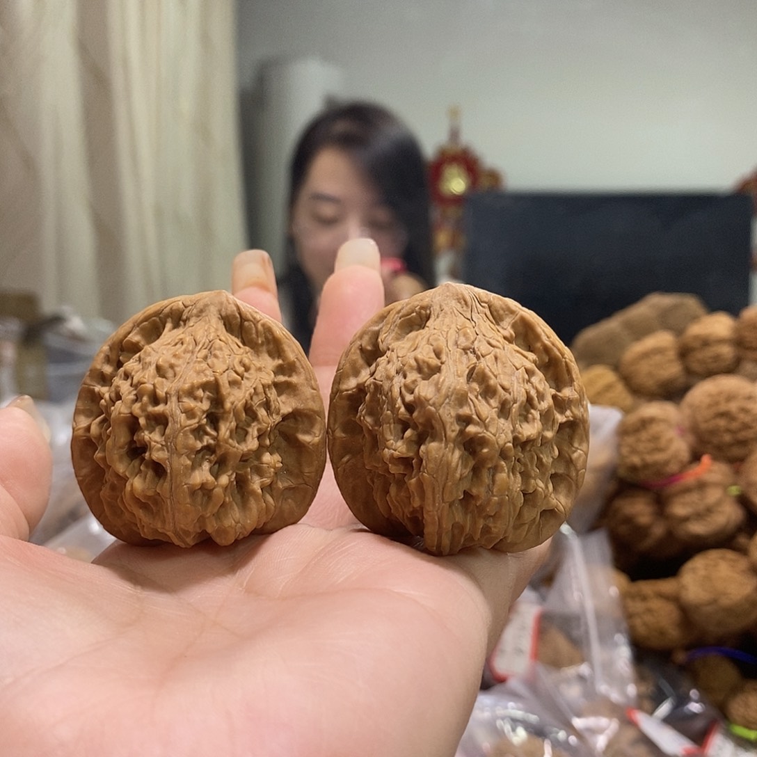 把件文玩核桃42红狮子有水尖