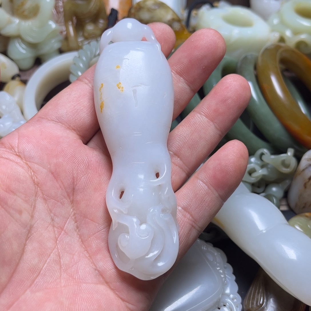和田玉未镶嵌颈饰一*