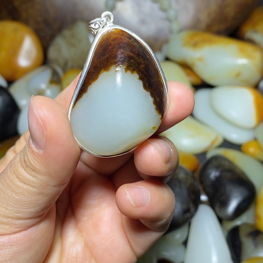 和田玉（糖玉）未镶嵌颈饰