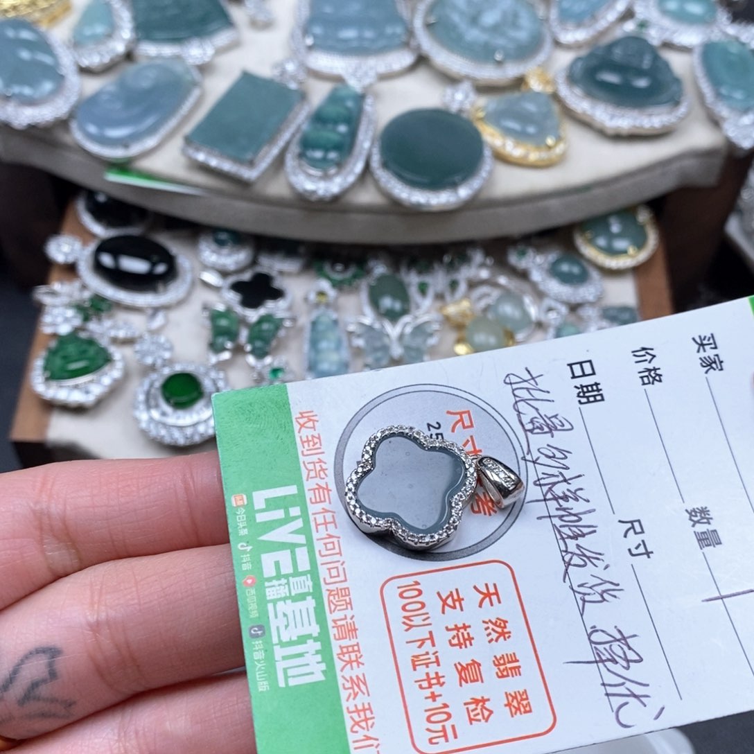 翡翠颈饰未镶嵌翡翠