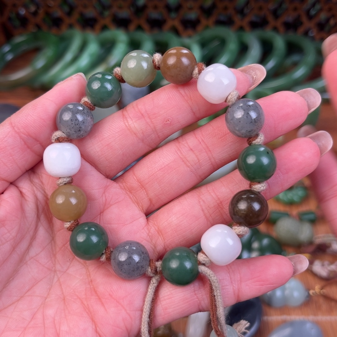 和田玉（糖玉）未镶嵌颈饰