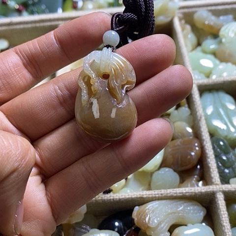 和田玉颈饰未镶嵌