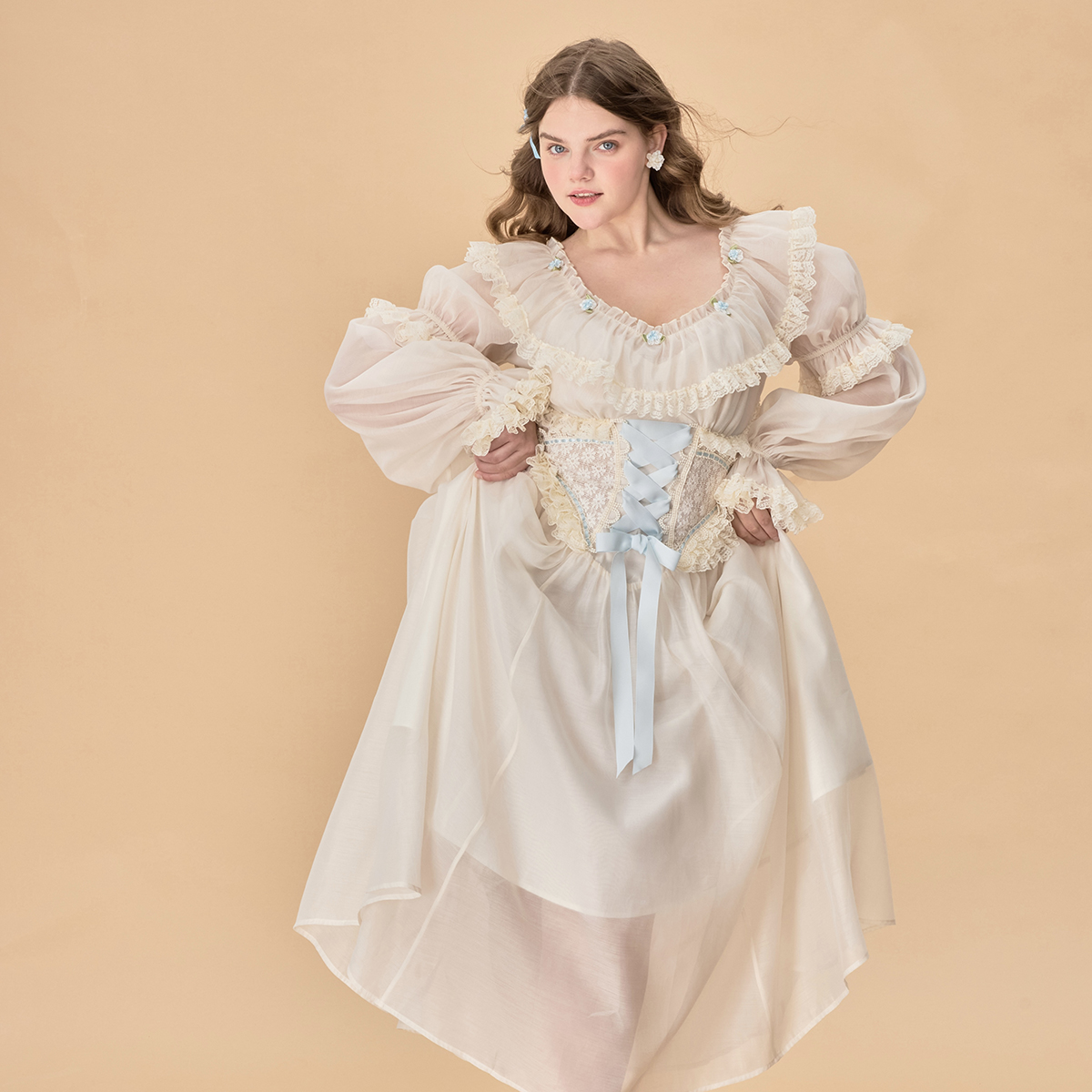 LaceMade大码女装 蓝绣球 法式一字肩蕾丝网纱白色优雅长款连衣裙