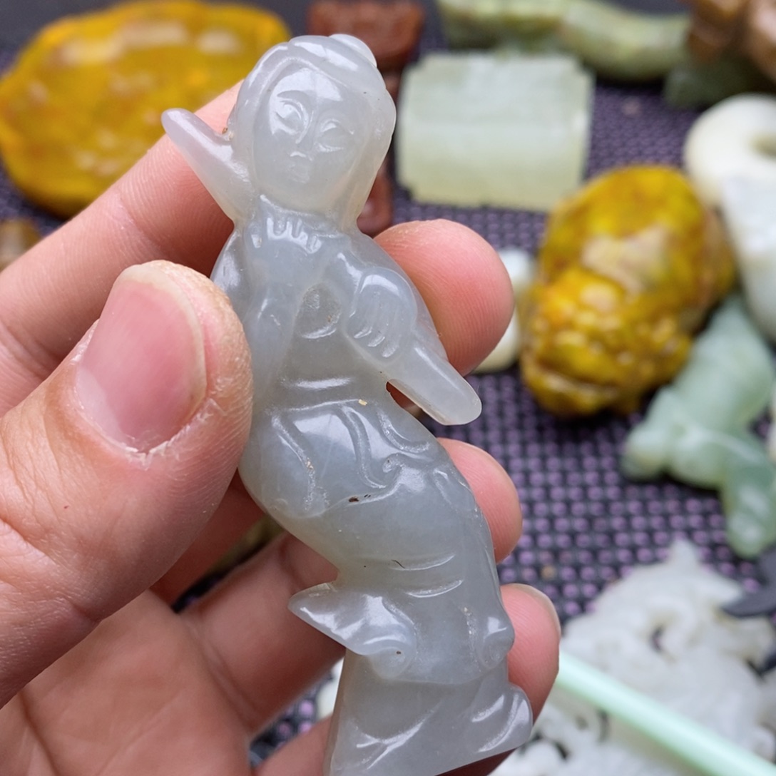 蛇纹石玉颈饰未镶嵌