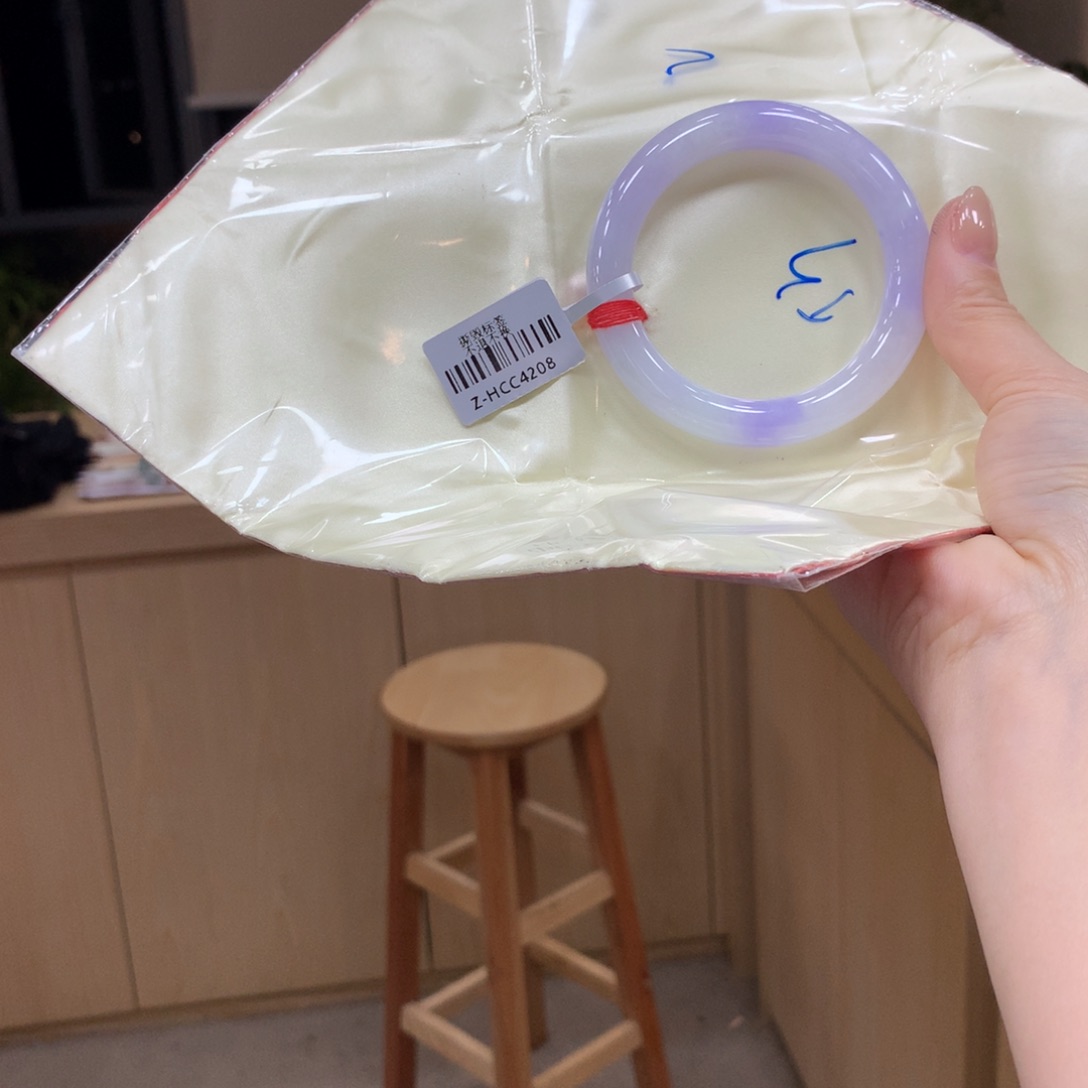 翡翠手镯未镶嵌不退不换