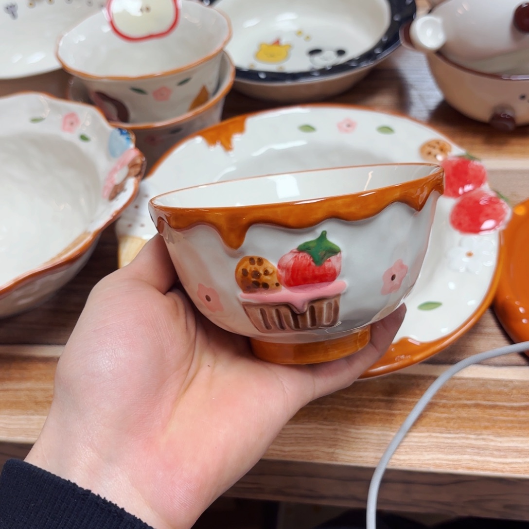 白瓷三只海派甜心四点五寸高脚米饭碗