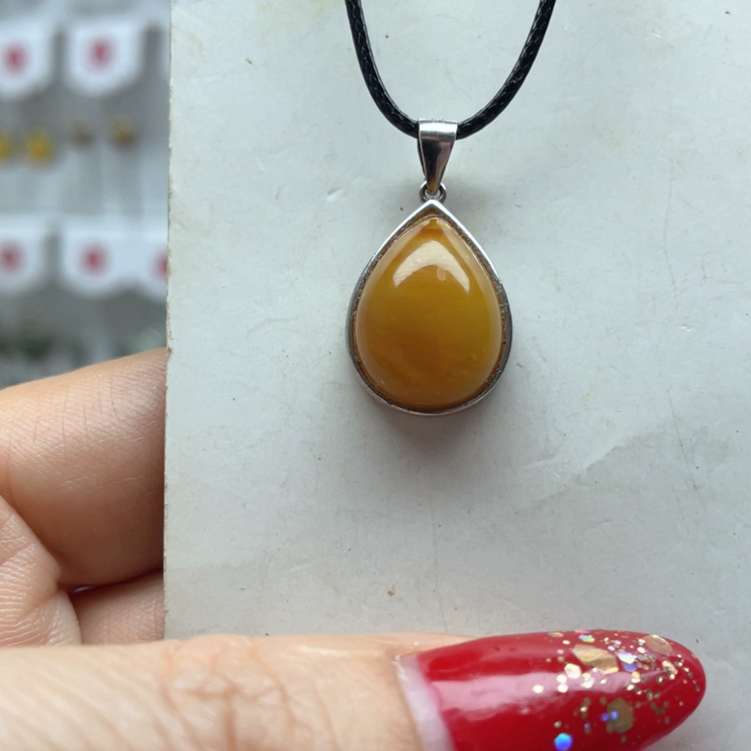 蛇纹石玉吊坠未镶嵌