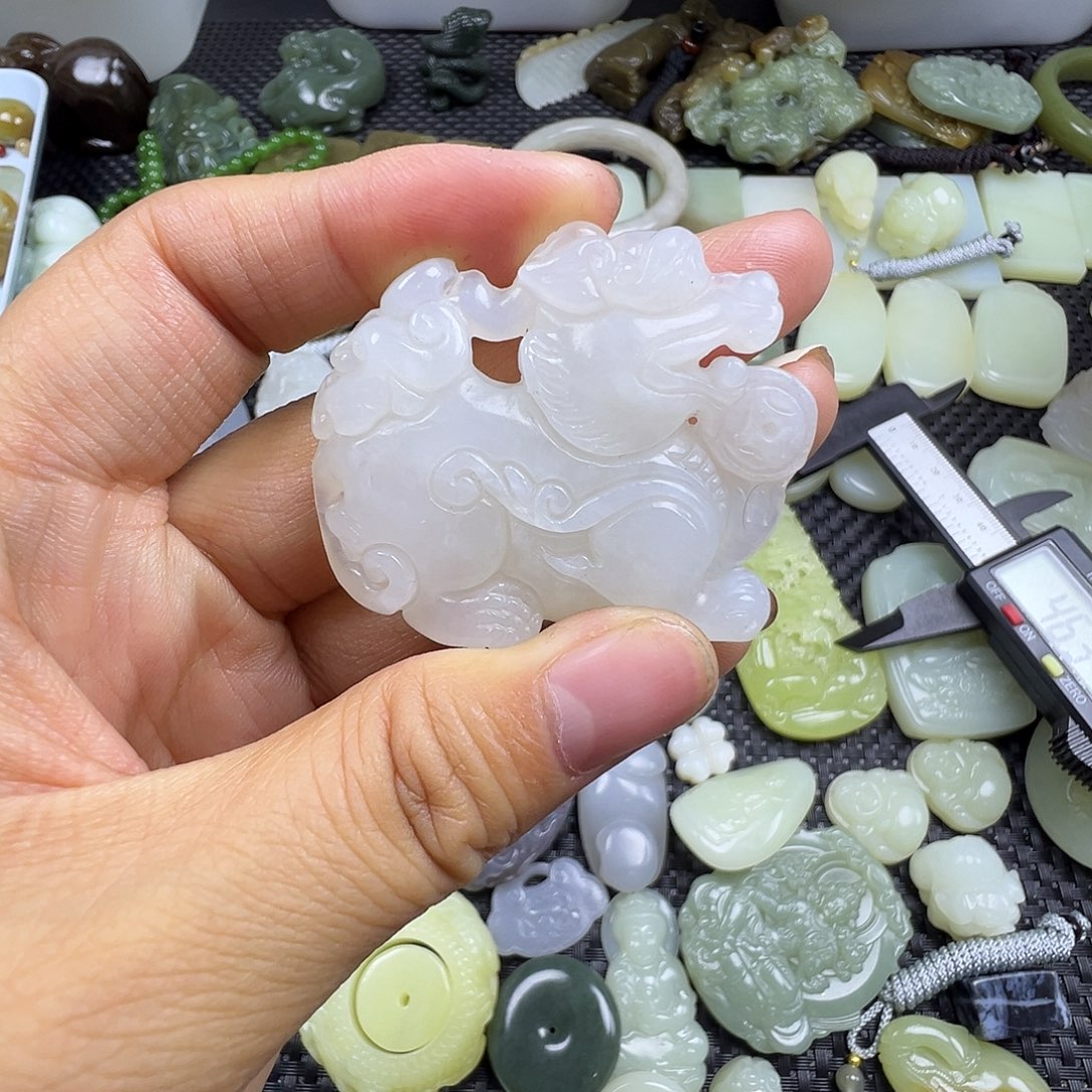 和田玉未镶嵌颈饰微瑕漏，不退不换