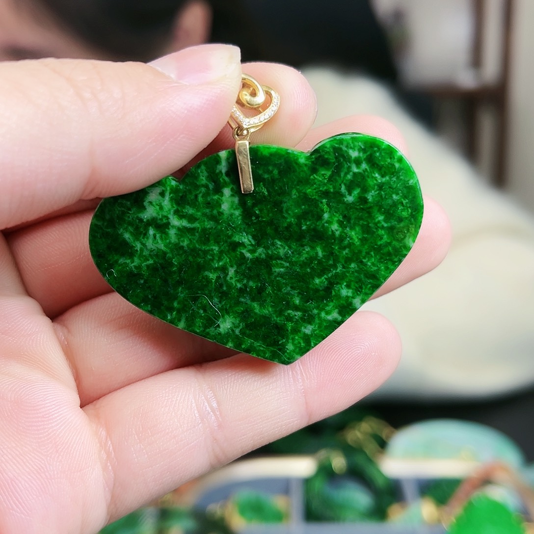 翡翠颈饰18K金镶嵌吊坠