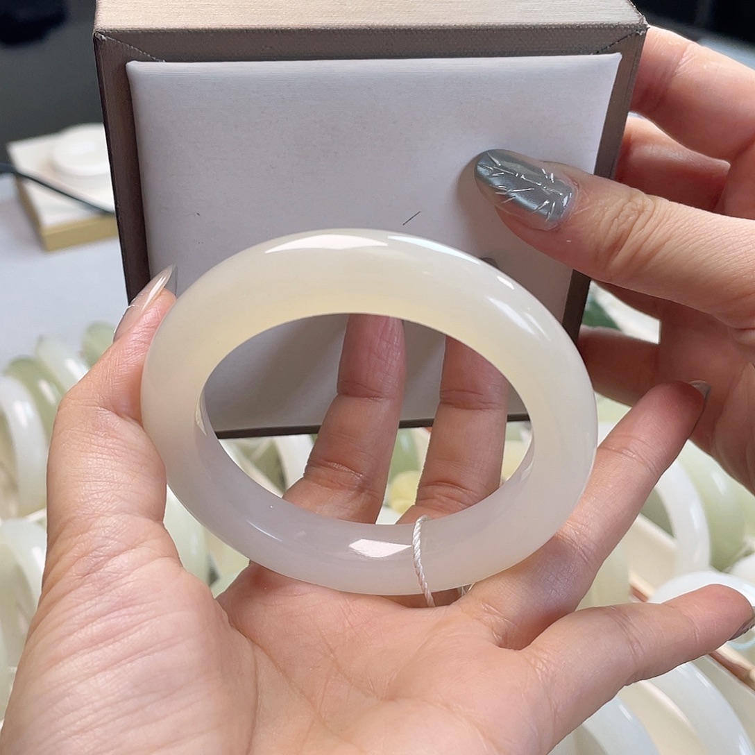 和田玉未镶嵌手镯蜂蜜水，漏款